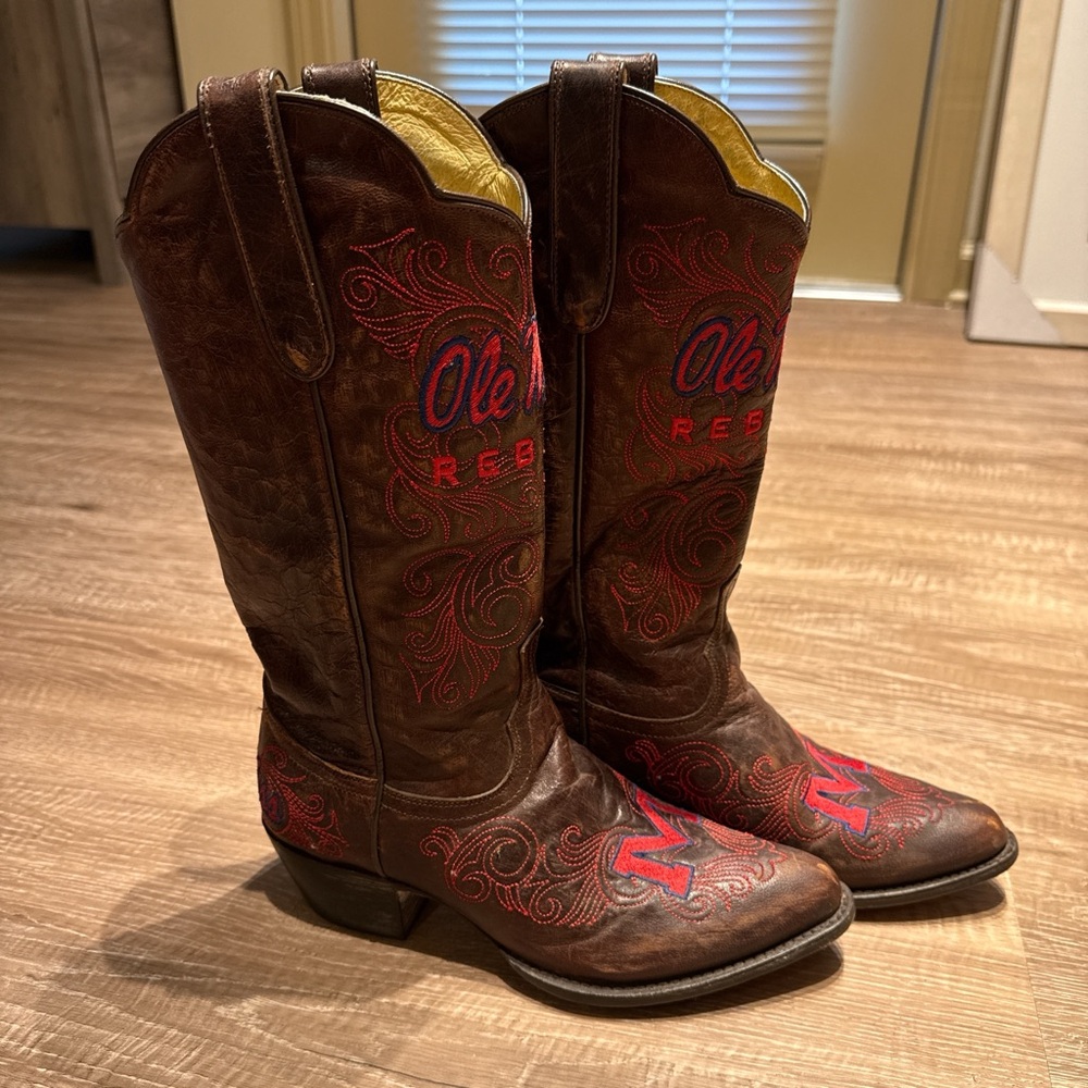 Women's Western Heeled Boots - Brown and Red